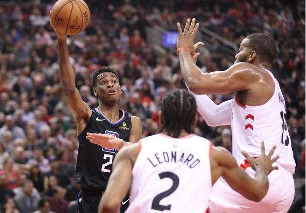 人逼向侧翼 人逼向侧翼